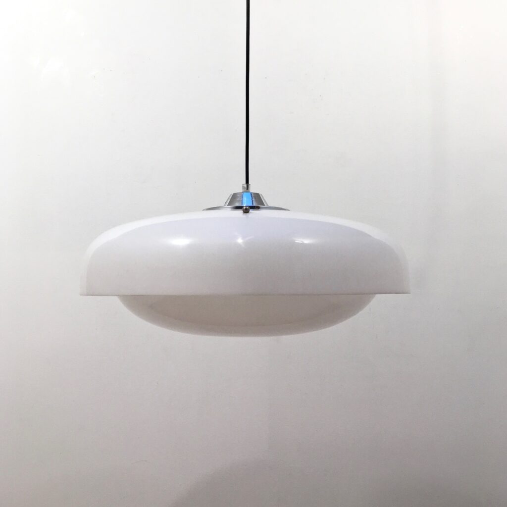 suspension_blanche_italienne_plastique_maison_liedekerke_LK_3.jpg