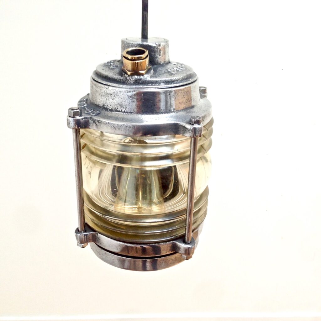 suspension_industrielle_lanterne_aluminium-_verre_strie_maison_liedekerke_lk_2.jpg