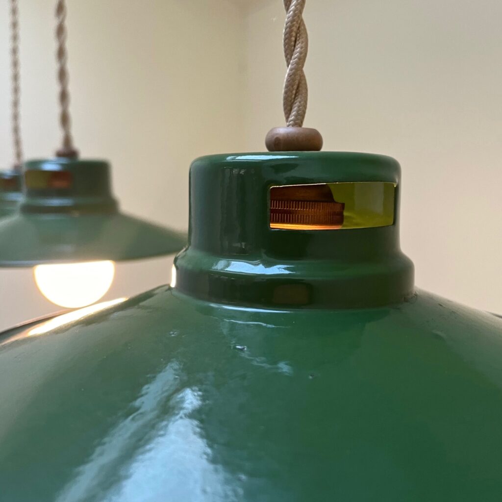 suspension_industrielle_verte_emaillee_pintsch_maison_liedekerke_LK_5.jpg