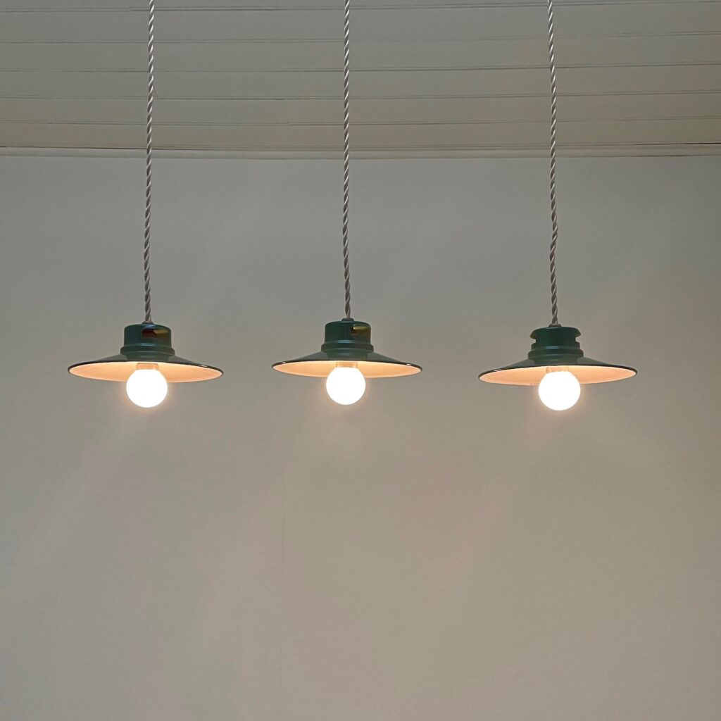 suspension_industrielle_verte_emaillee_pintsch_maison_liedekerke_LK_8.jpg