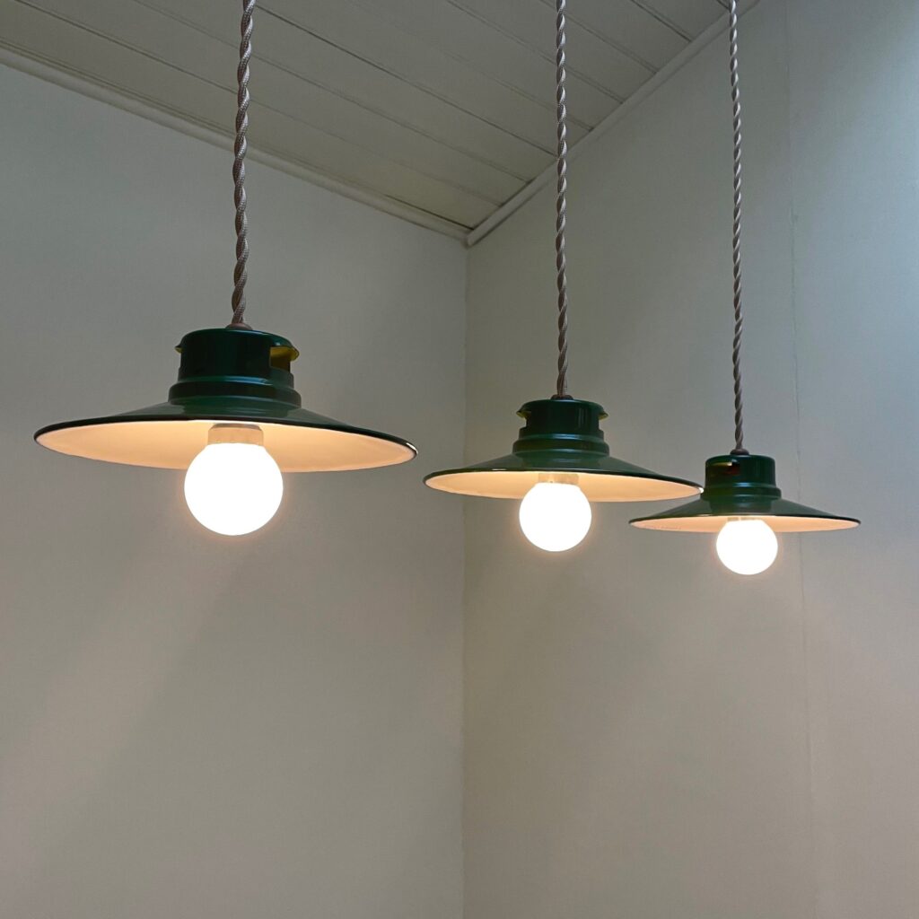 suspension_industrielle_verte_emaillee_pintsch_maison_liedekerke_LK_9.jpg