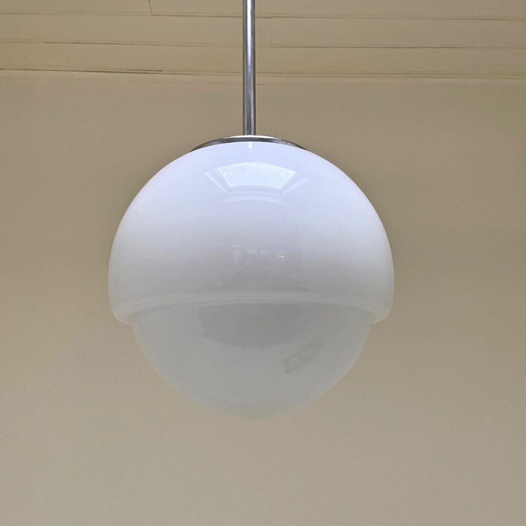 suspension_opaline_bar_maison_liedekerke_LK_2.jpeg