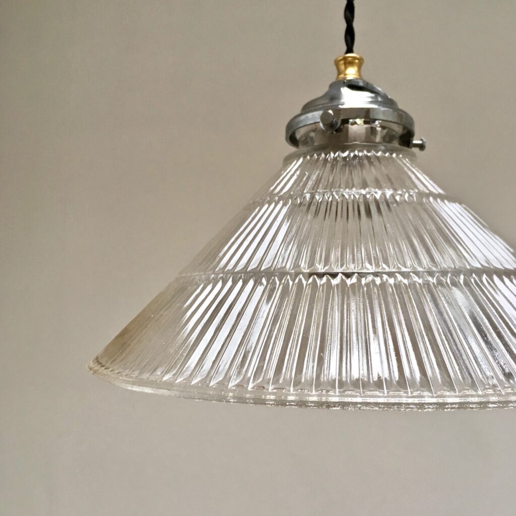suspension_verre_strie_holophane_maison_liedekerke_LK_3.jpg