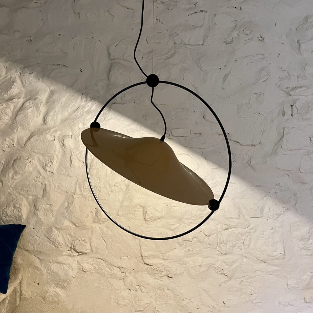 suspensions_Lita_taupe_cercle_anneau_maison_liedekerke_LK_3.jpeg