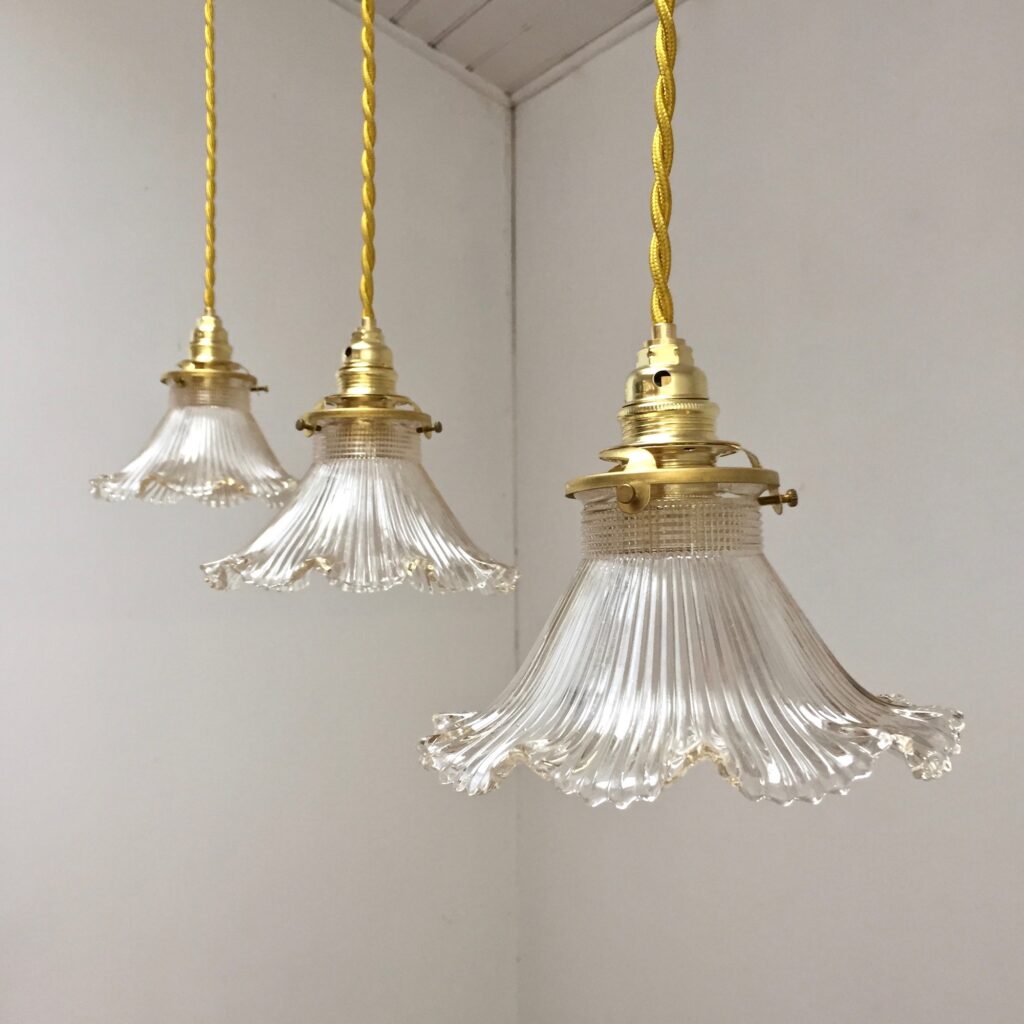 suspensions_verre_tulipe_holophane_maison_liedekerke_lk_1.jpg