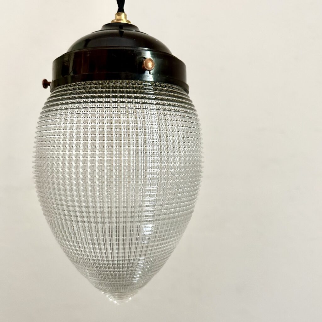 Suspension_holohane_dentiste_pointe_goutte_Bakelite_maison_liedekerke_LK_2