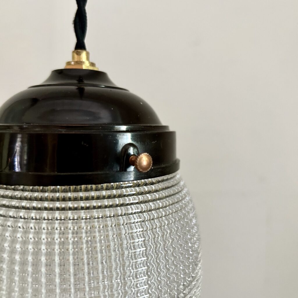 Suspension_holohane_dentiste_pointe_goutte_Bakelite_maison_liedekerke_LK_4