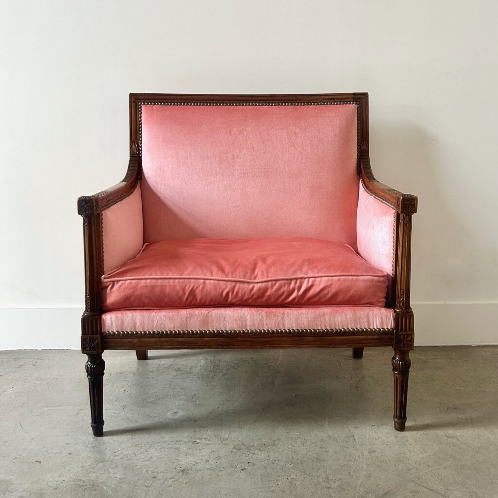 Large_fauteuil_petit_canape_style_louis_XVI_Vieux_Rose_velours_Maison_liedekerke_LK