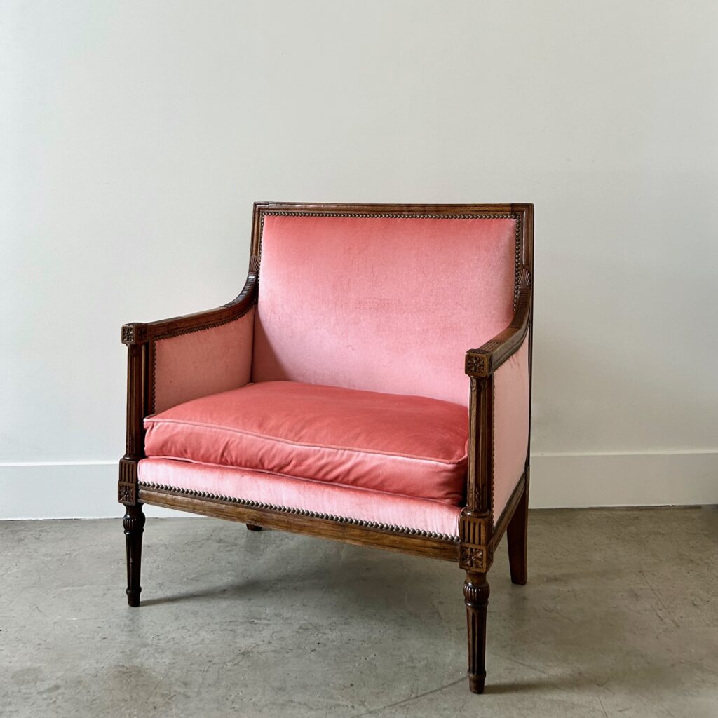 Large_fauteuil_petit_canapé_style_louis_XVI_Vieux_Rose_velours_Maison_liedekerke_LK_4