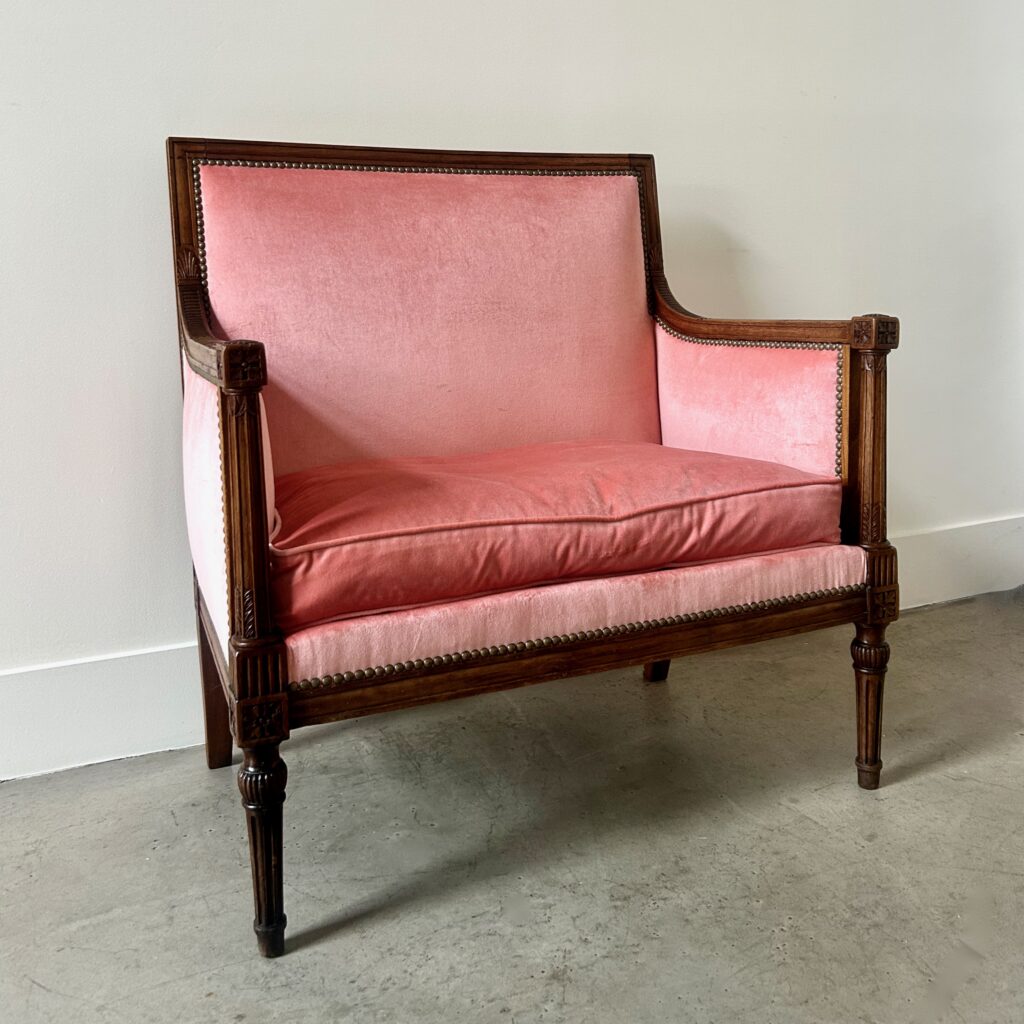 Large_fauteuil_petit_canapé_style_louis_XVI_Vieux_Rose_velours_Maison_liedekerke_LK_5