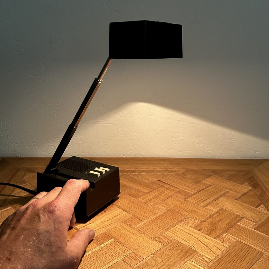petite_Lampe_telescopique_bureau_articulee_staff_1980_Maison_liedekerke_LK